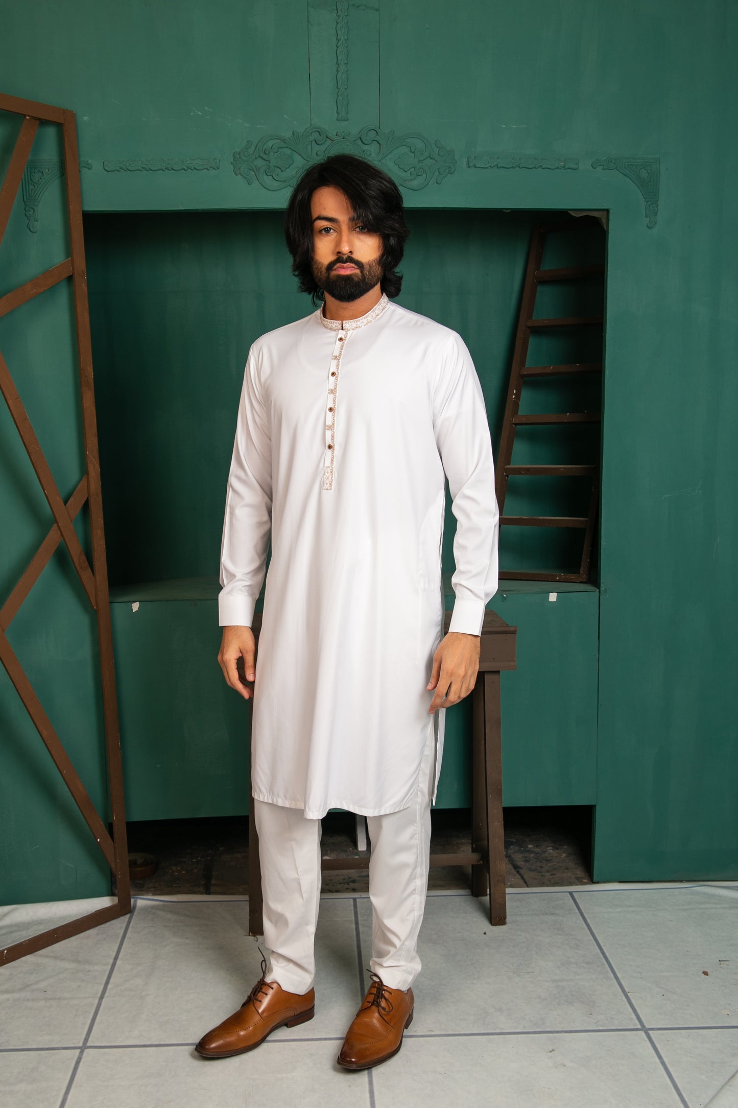 Off-White Kurta Pajama with Thread Embroidered Collar Patti